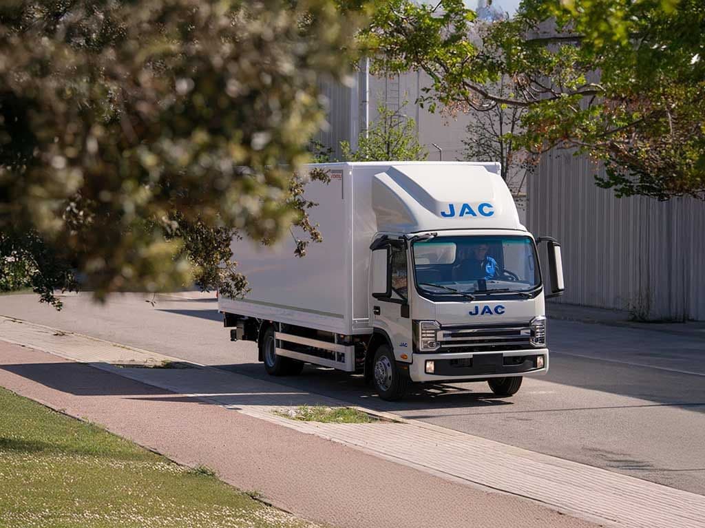 iJAC de 7,5 toneladas en carretera